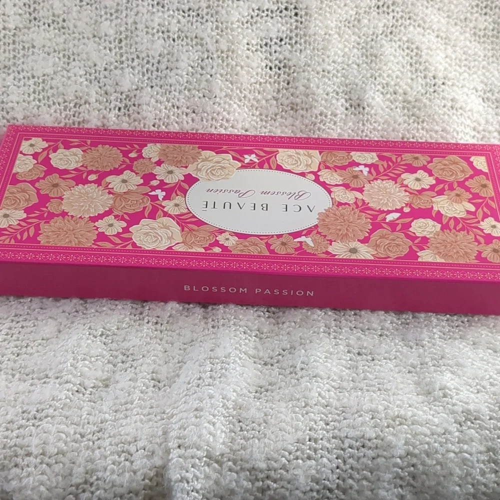 Ace Beautē Blossom Passion Palette, 19.2g/0.68oz - Picture 6 of 13